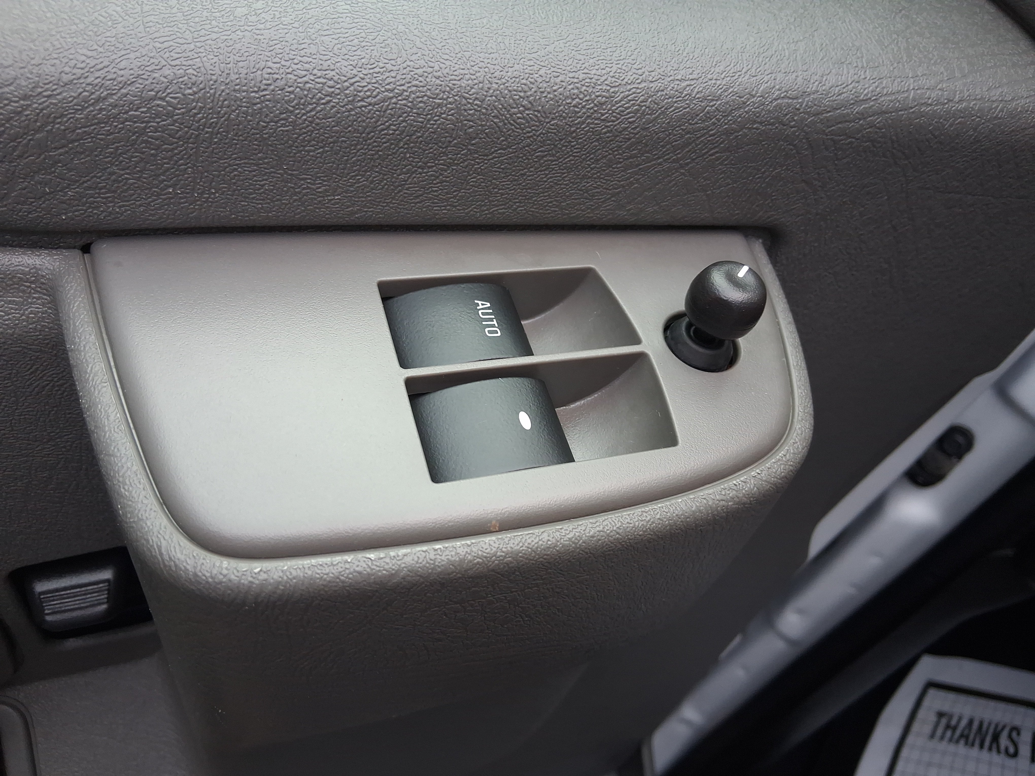 2025 Chevrolet Express Passenger 1LT