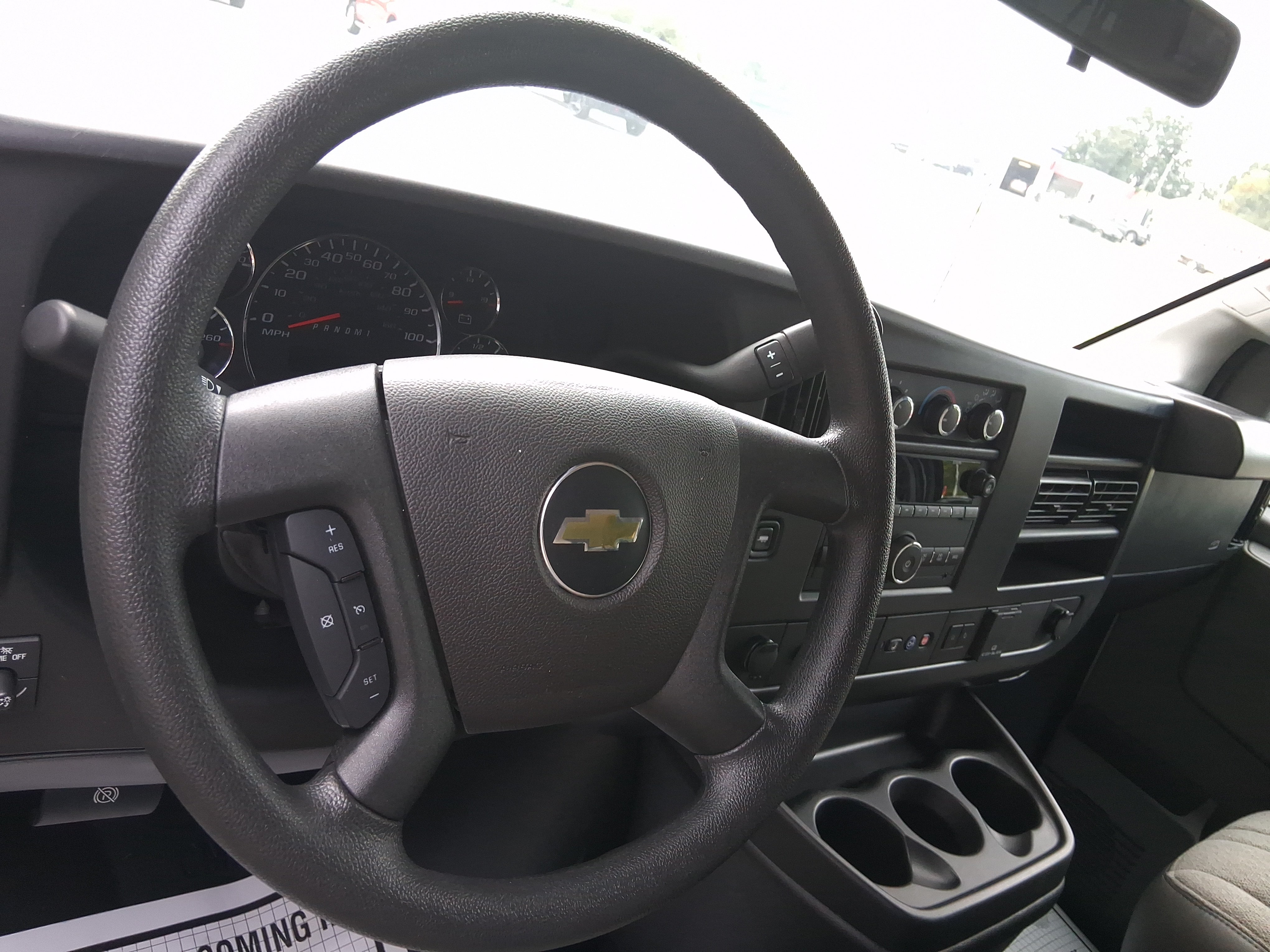 2025 Chevrolet Express Passenger 1LT