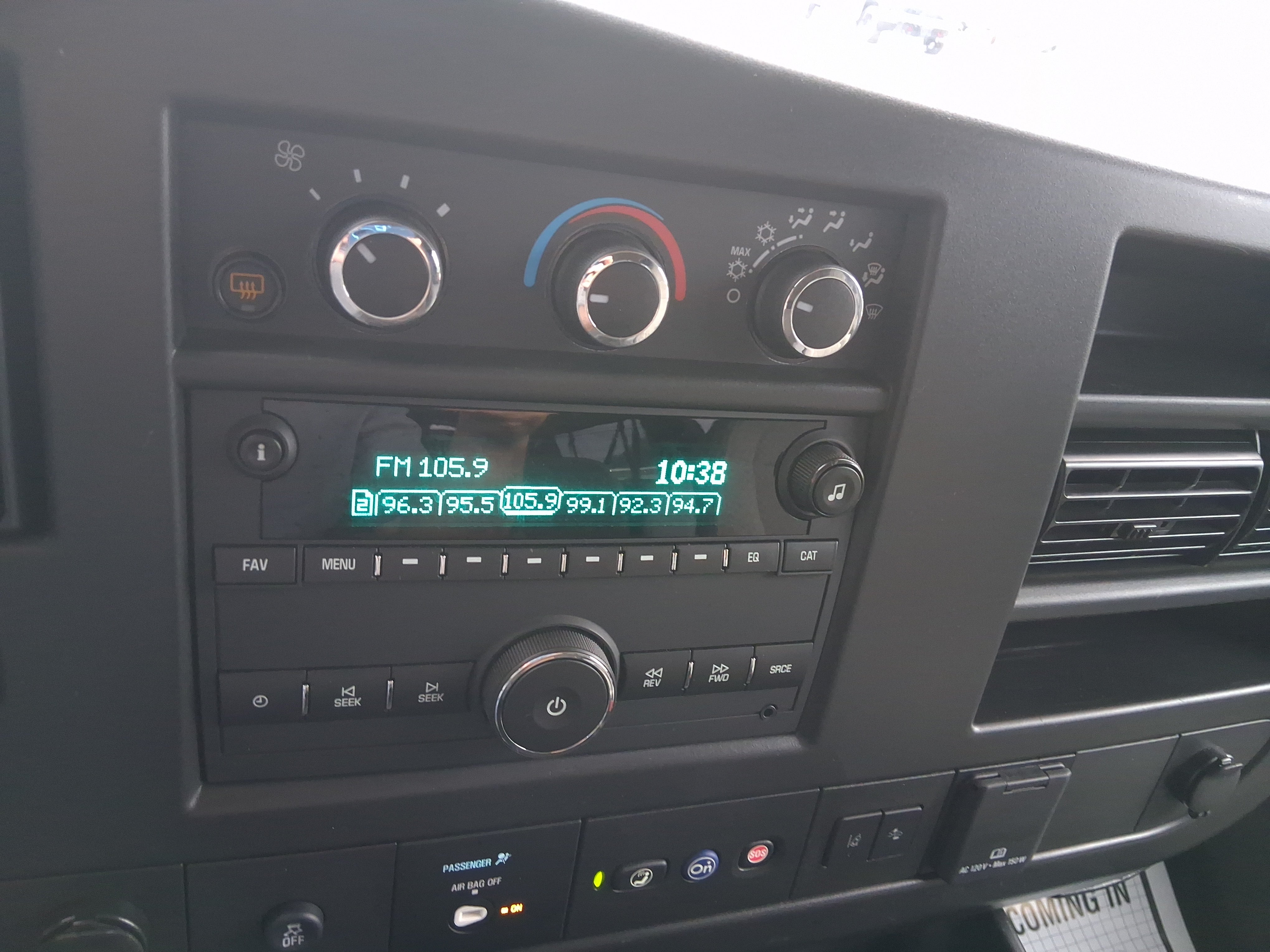 2025 Chevrolet Express Passenger 1LT