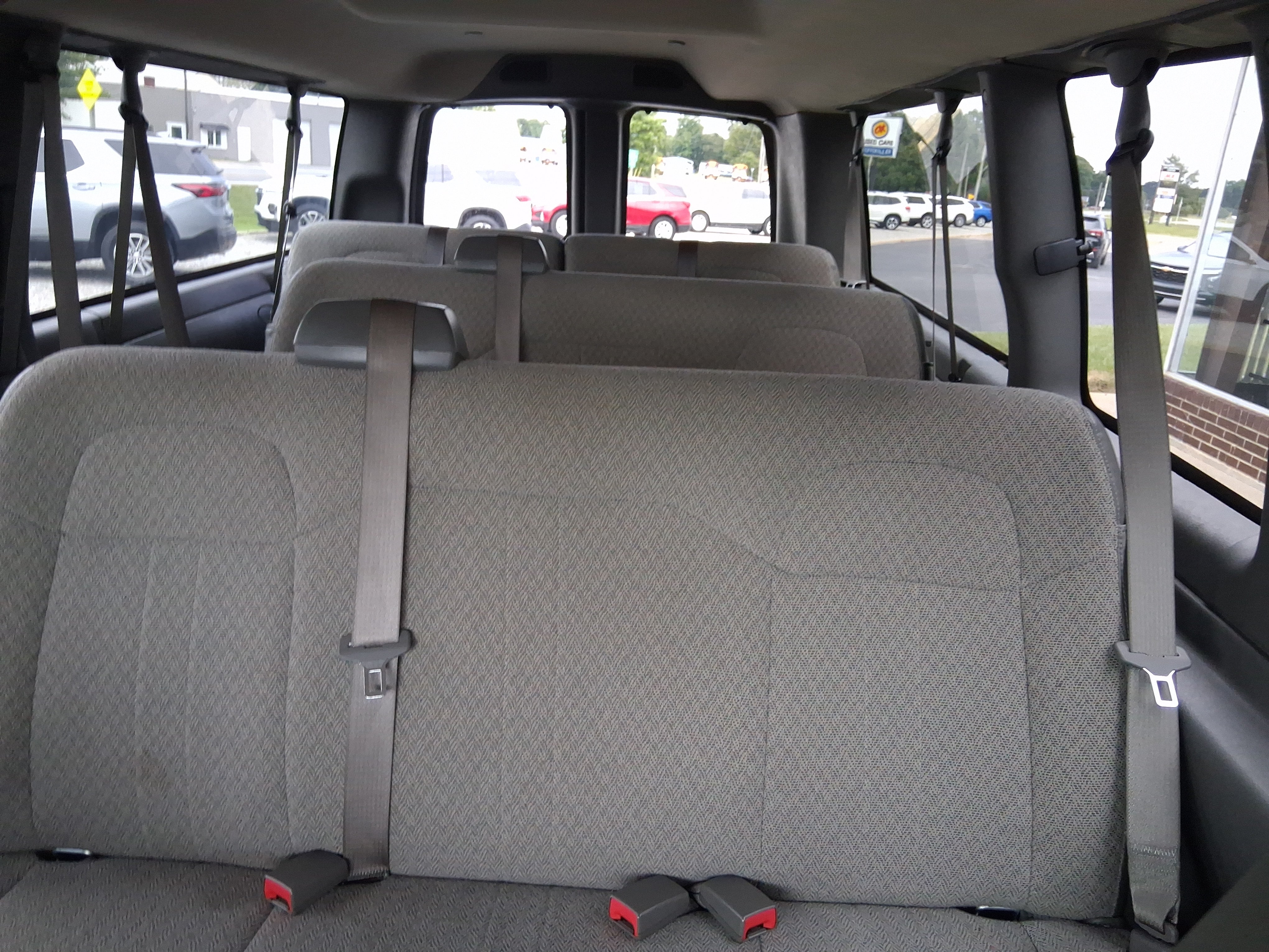 2025 Chevrolet Express Passenger 1LT