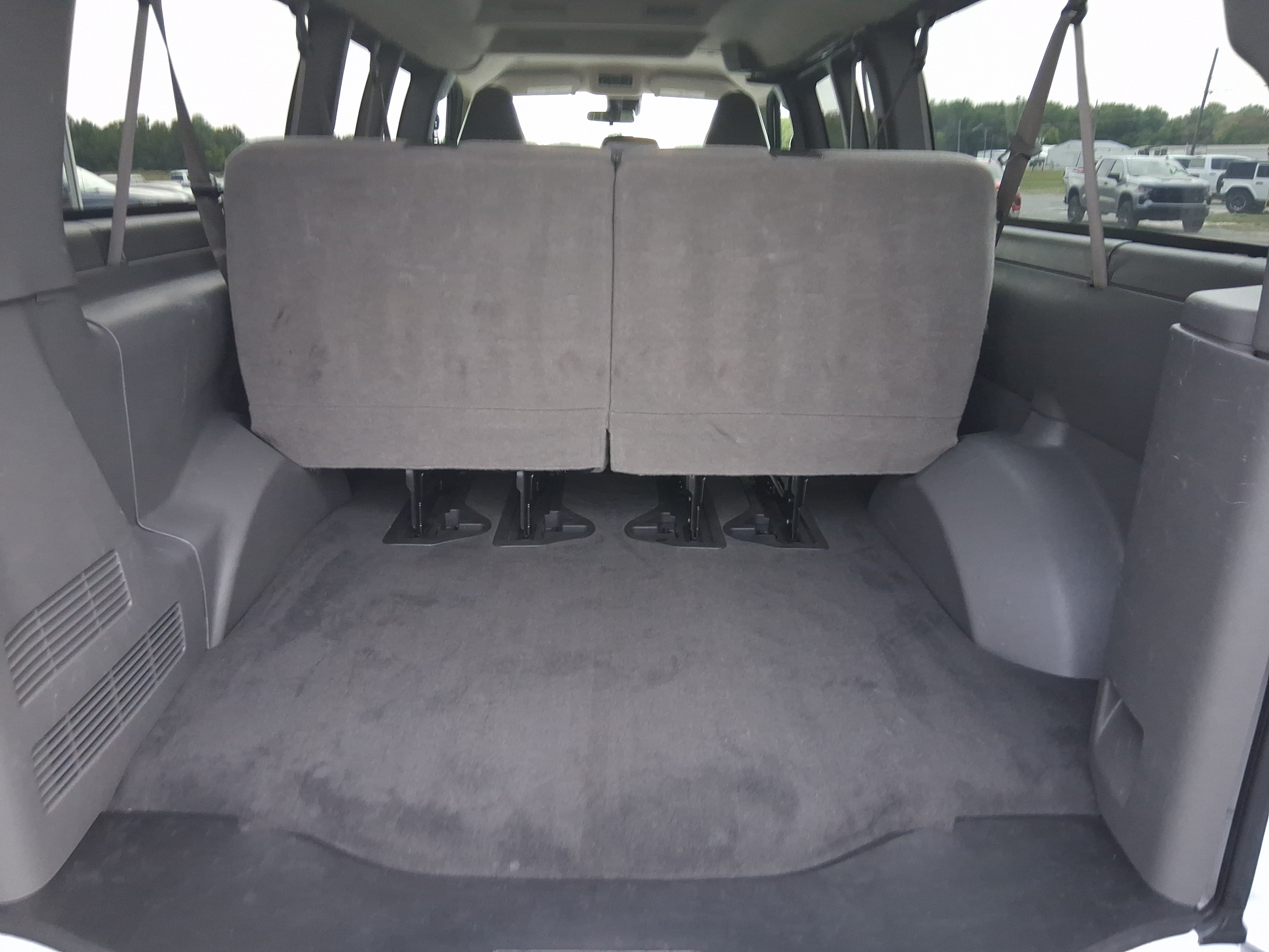 2025 Chevrolet Express Passenger 1LT