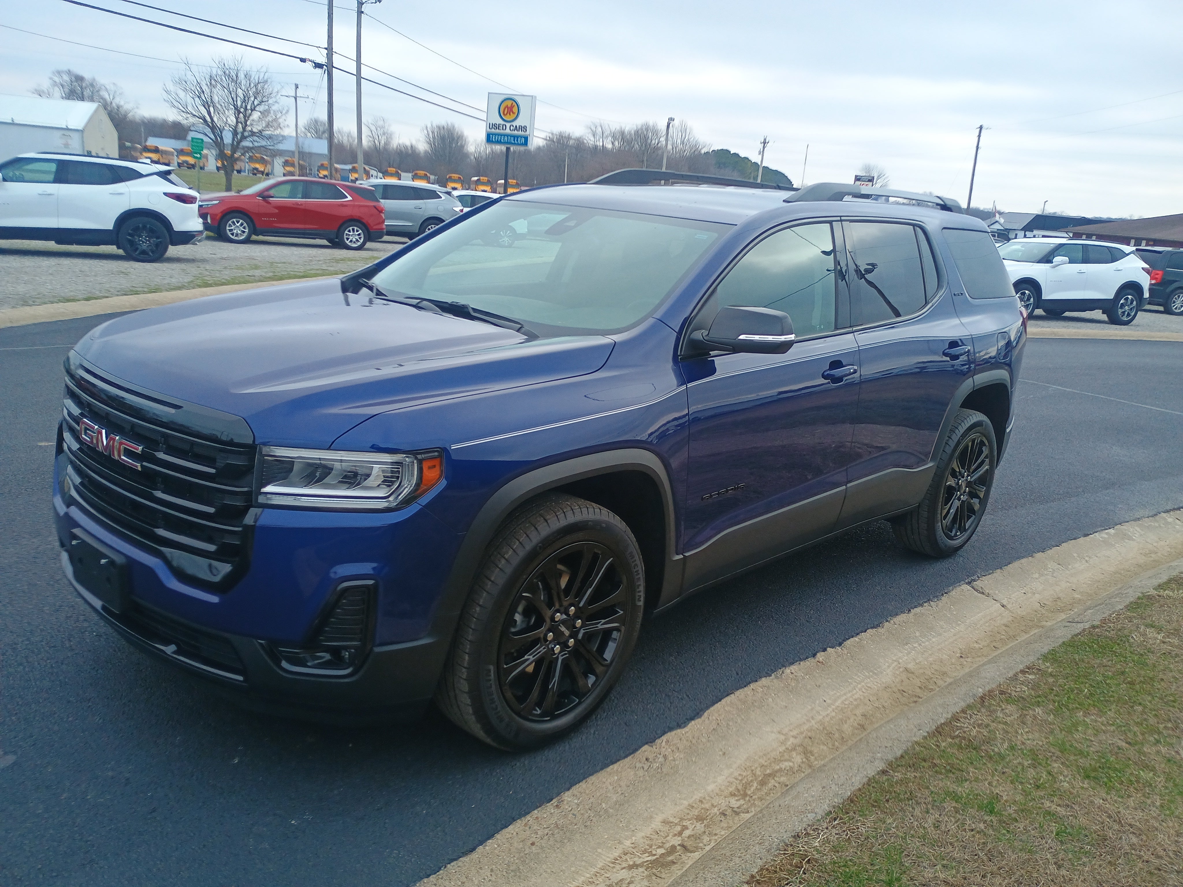 2023 GMC Acadia SLT