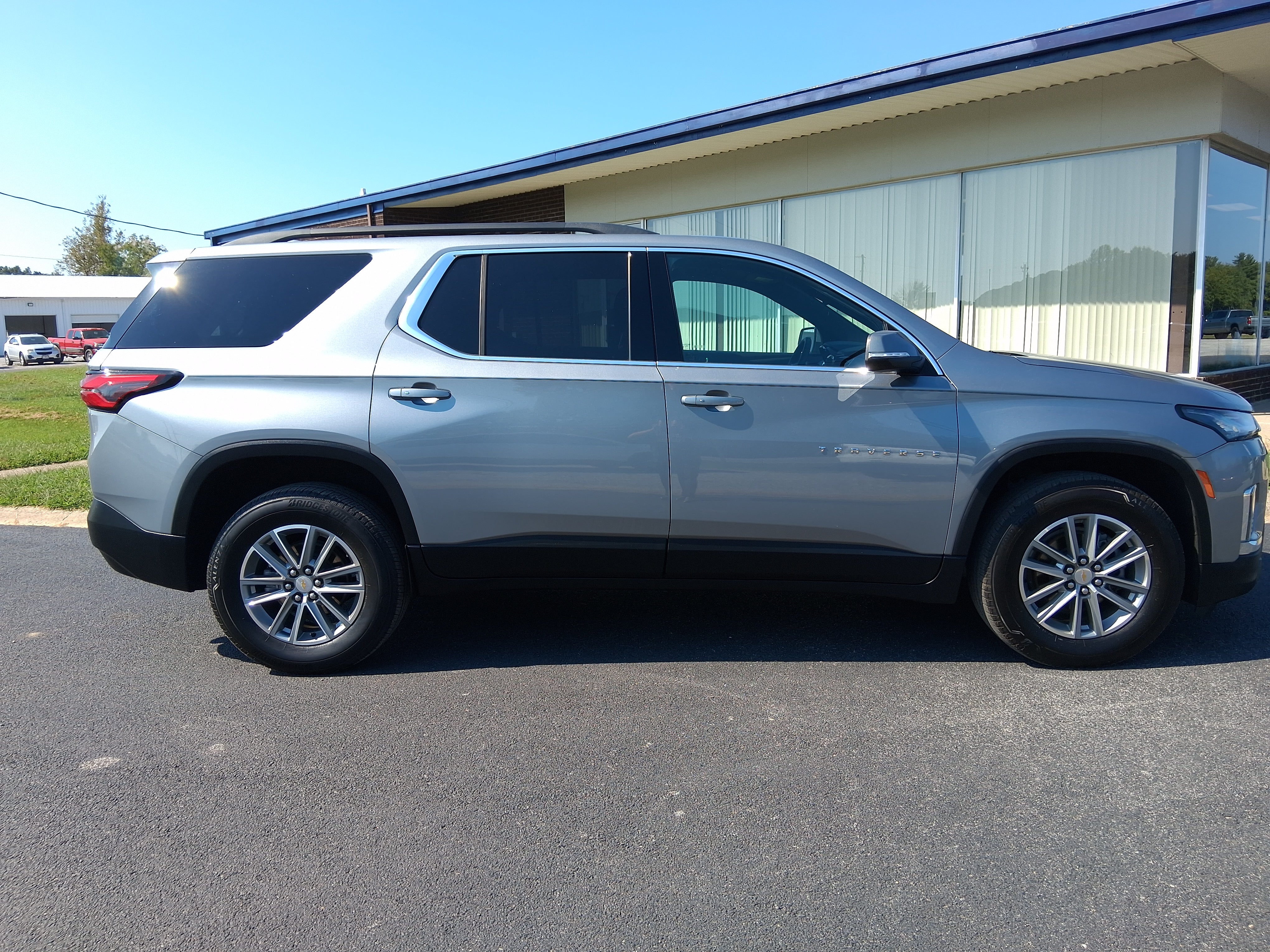 2023 Chevrolet Traverse LT Cloth