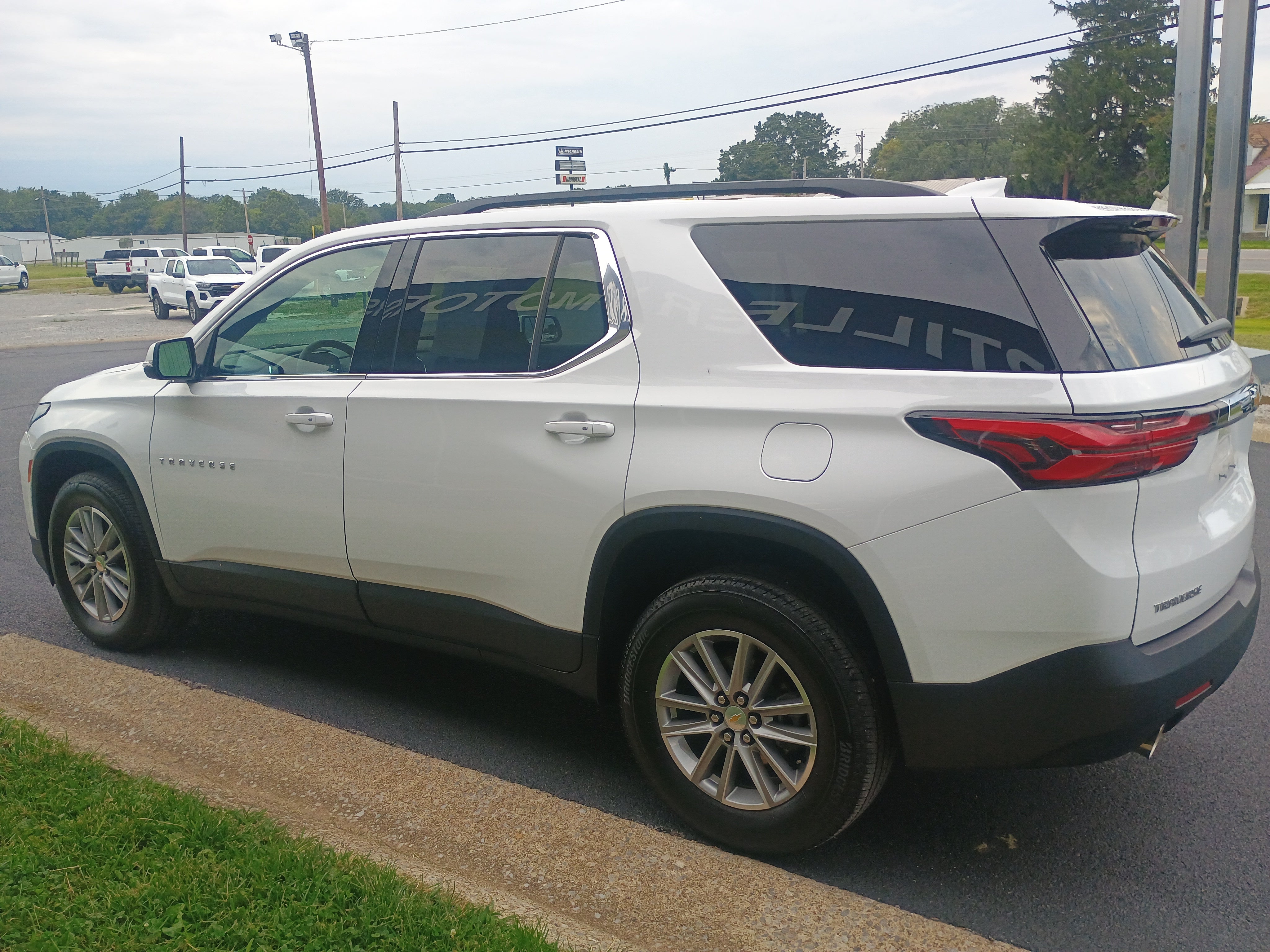 2023 Chevrolet Traverse LT Cloth