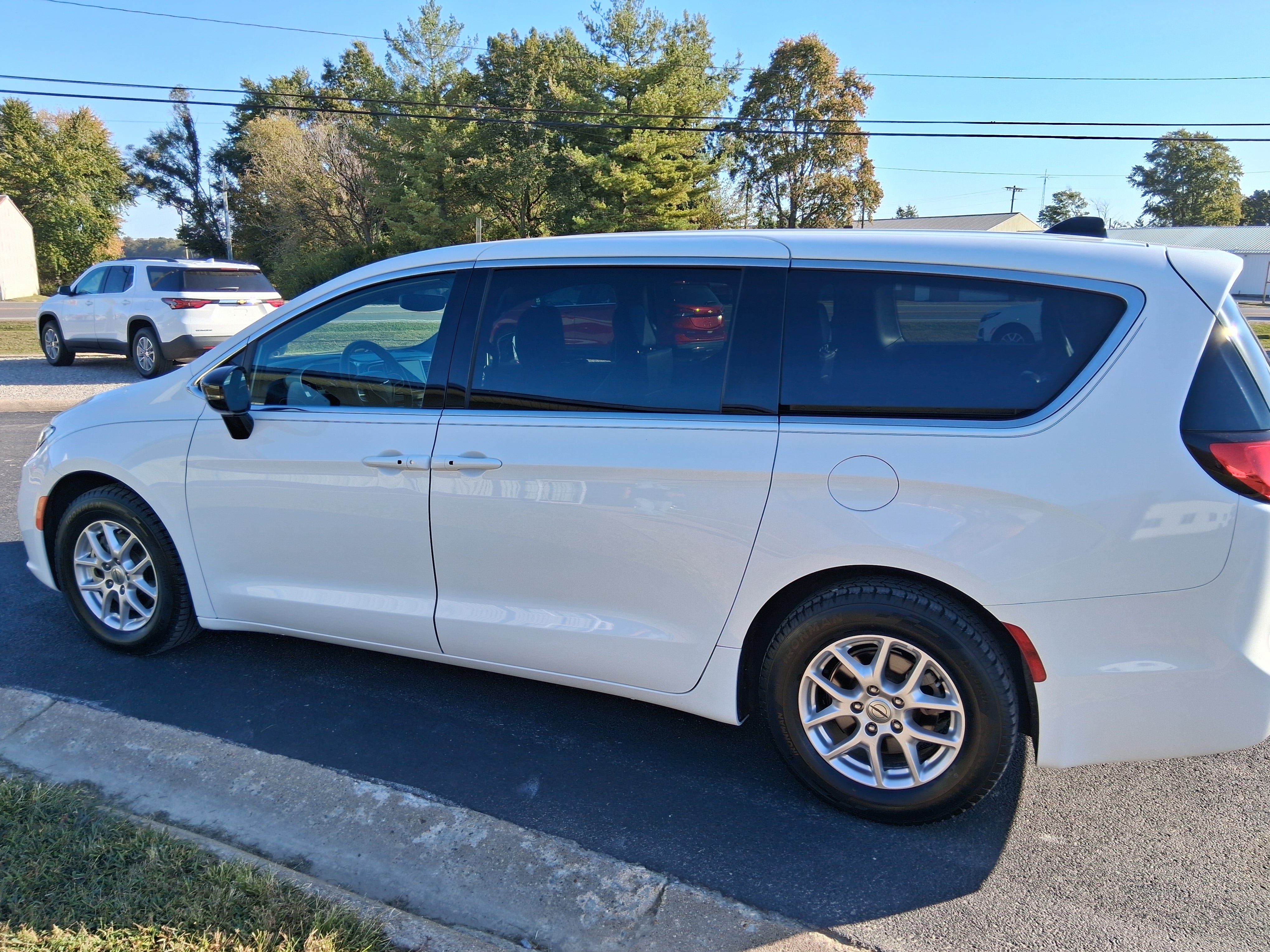 2025 Chrysler Pacifica Select