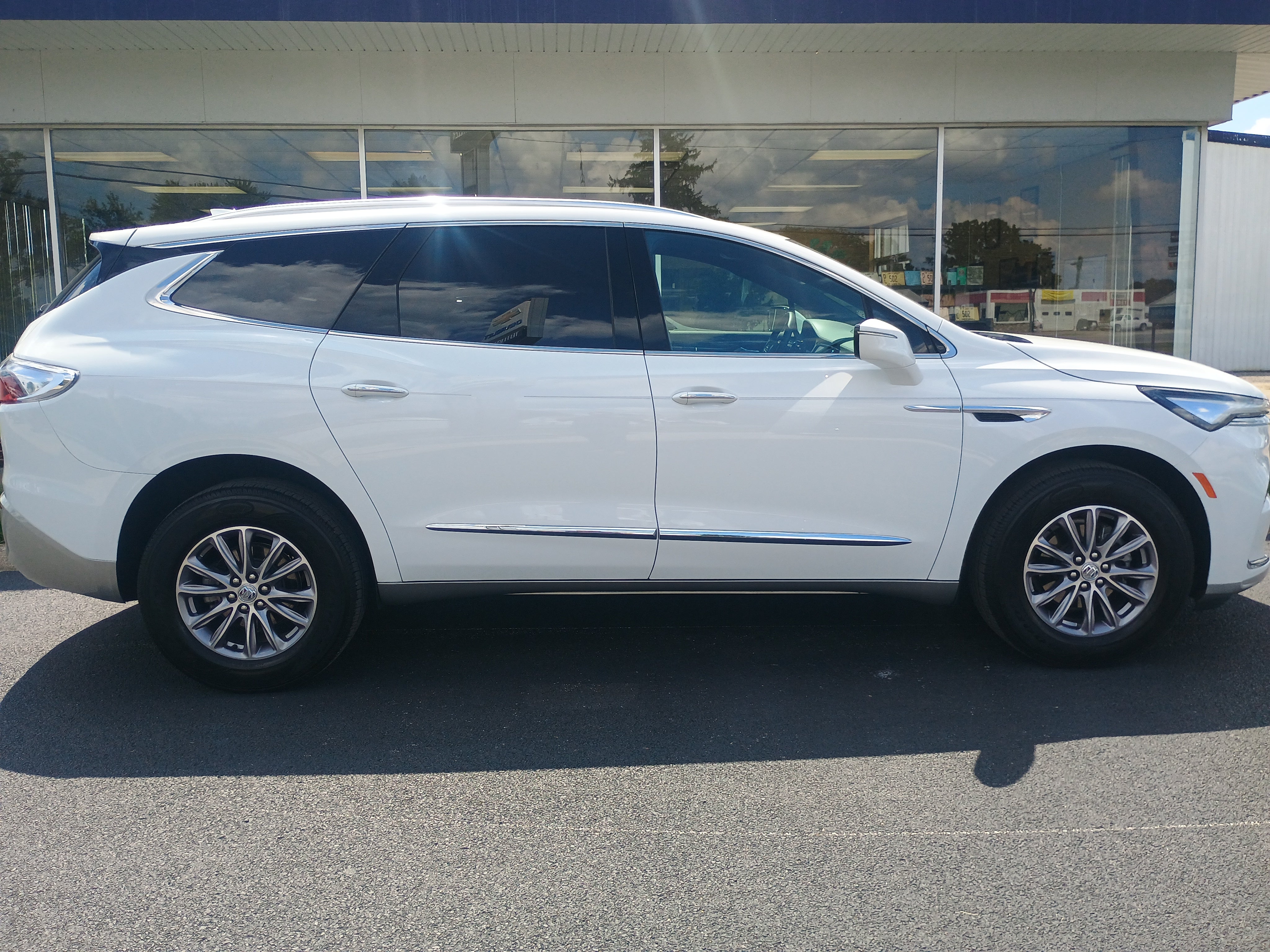 2023 Buick Enclave Essence